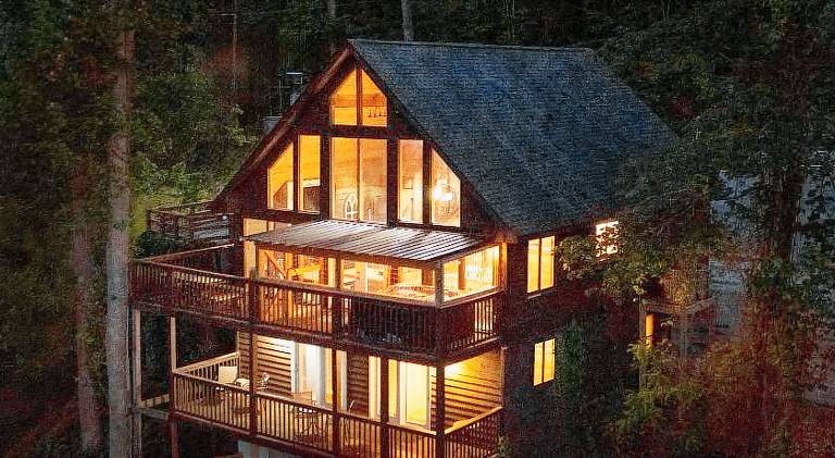 House with hot tub in Gatlinburg, TN