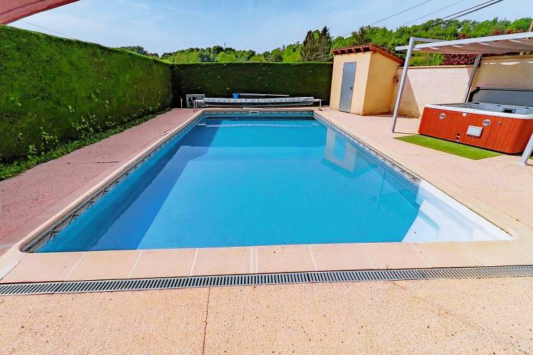 Vacation home with yard, hot tub & grill | Panoramic view — photo 4