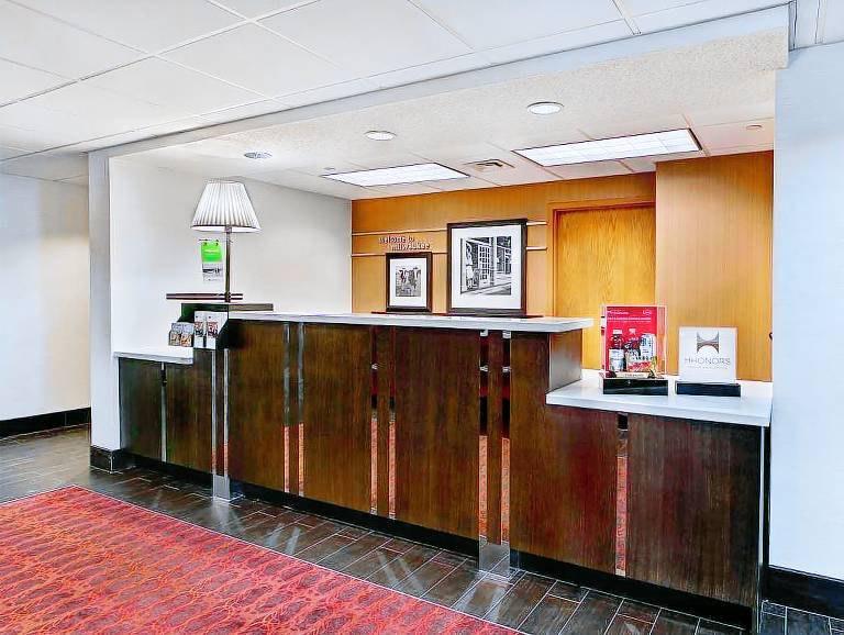 Hampton Inn Milwaukee-Northwest — photo 5