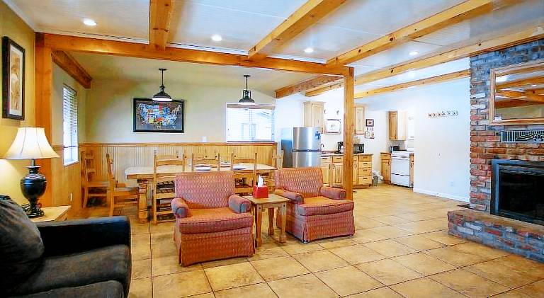Charm Motel & Suites — photo 2