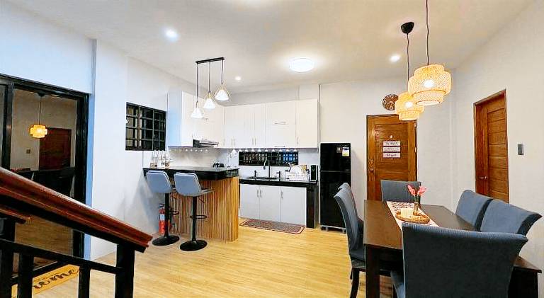 Vacation home with barbeque, yard & terrace — photo 5