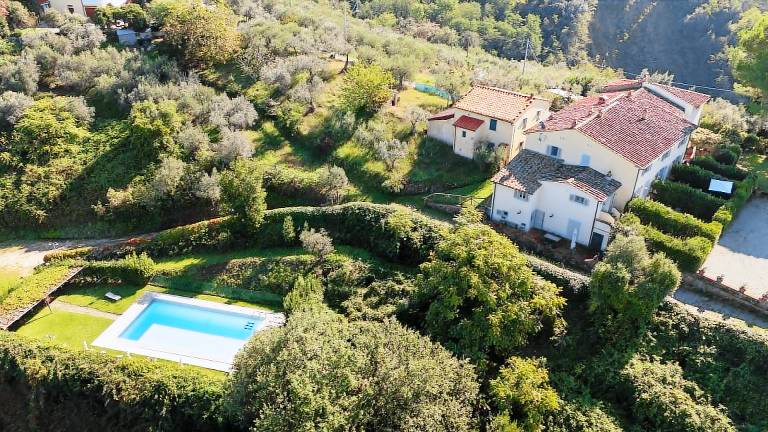 Family-friendly vacation home with yard, grill & private pool | Pets are welcome — photo 4