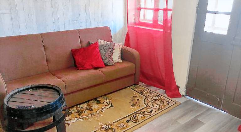 House with patio & yard | Pets are welcome — photo 2