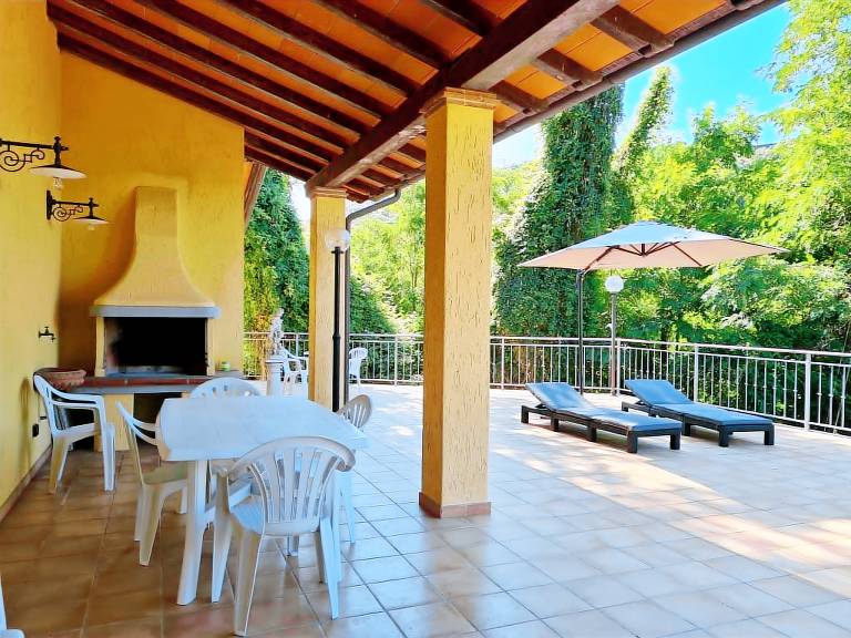 Villa with patio & garden | Lake view — photo 4