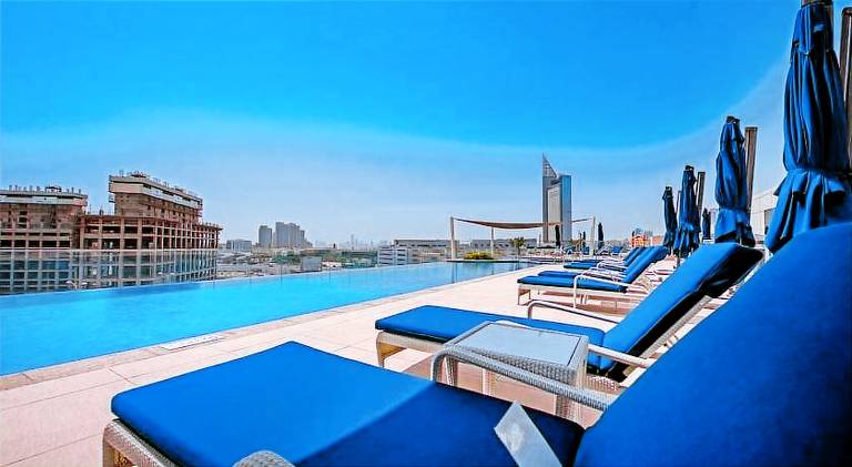 Apartment with pool — photo 4