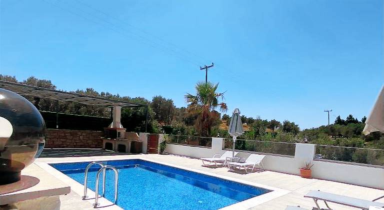 Vacation home with pool in Rethymno