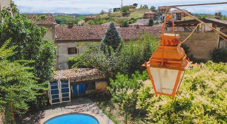 House with pool — photo 4