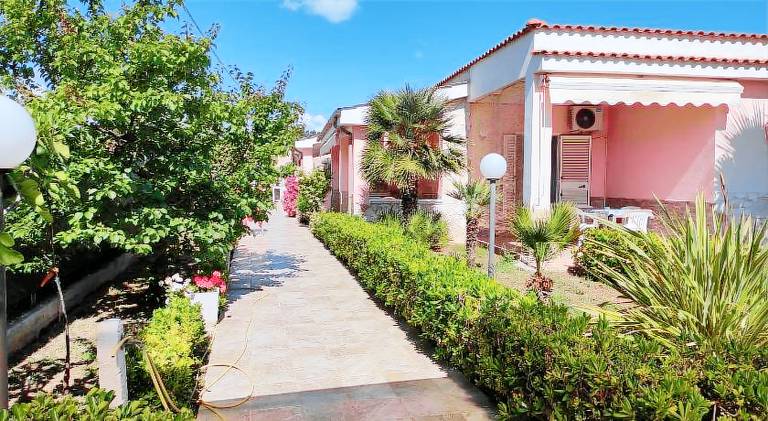 Beautiful serviced apartment with patio, barbecue & yard | Next to the beach | Pets are welcome in Vieste