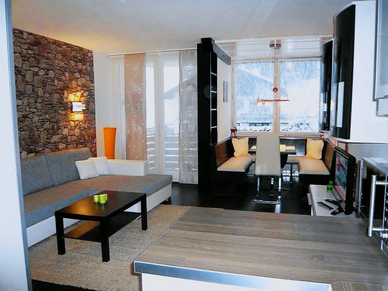 Apartment with pool — photo 3
