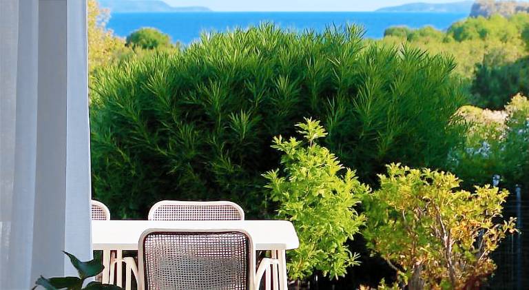 Rental apartment with garden, BBQ & patio in Le Lavandou