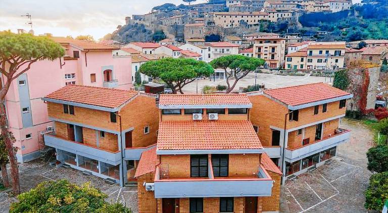 Holiday apartment with terrace — photo 4