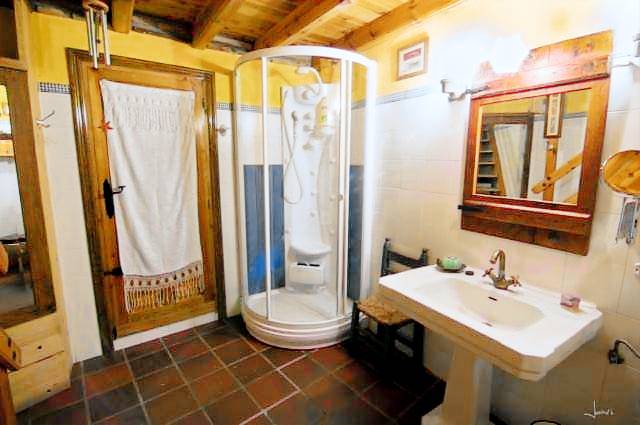 House with hot tub | Pet-friendly — photo 2