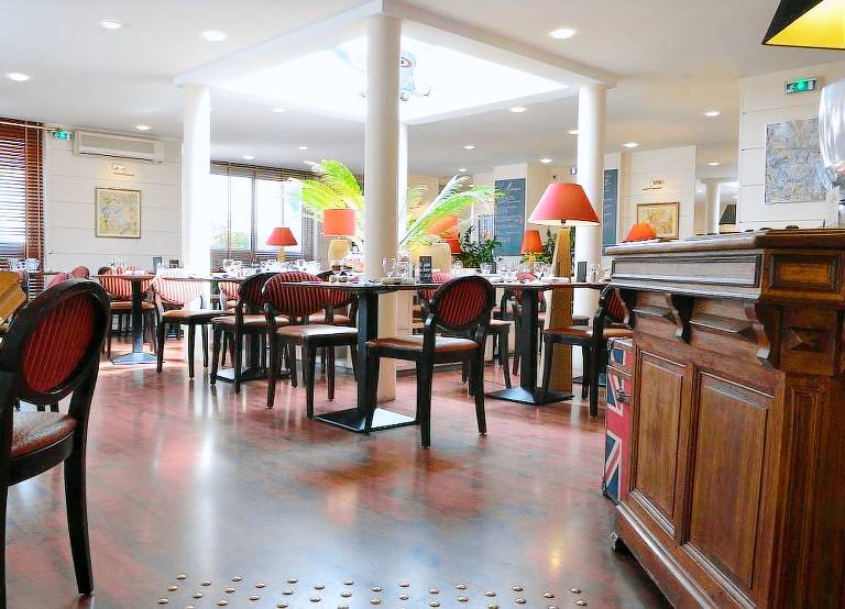 Logis Hotel Restaurant LE MONARQUE — photo 2