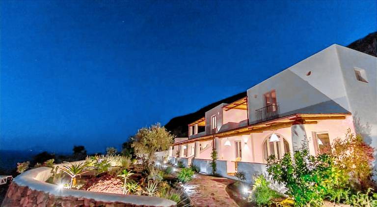 Vacation home with garden & terrace — photo 4