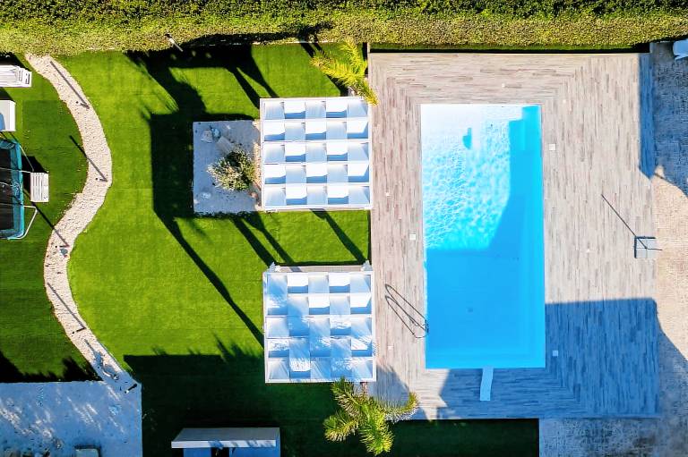 Villa with garden, terrace & jacuzzi | Pool view | Good for workation — photo 4