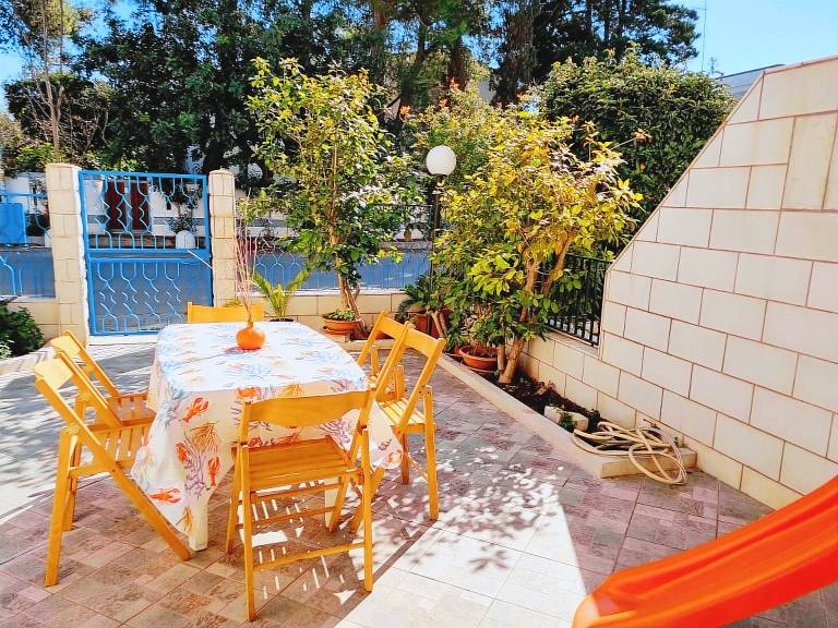 Family-oriented villa with garden | Garden view | Next to the beach | Pets are welcome — photo 3