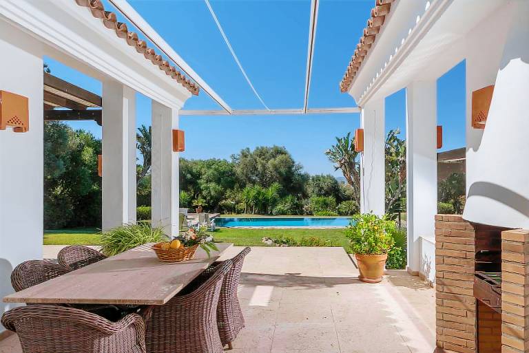 Villa with BBQ, fast internet & private pool | Garden view — photo 3