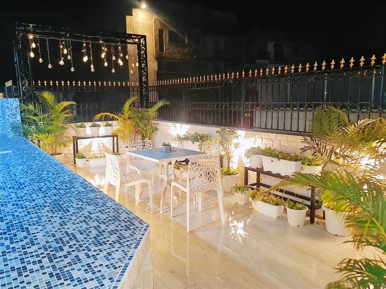 House with yard, patio & private pool — photo 3