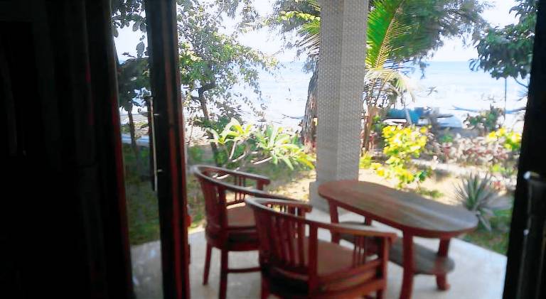 Warung Pantai Bungalows — photo 4