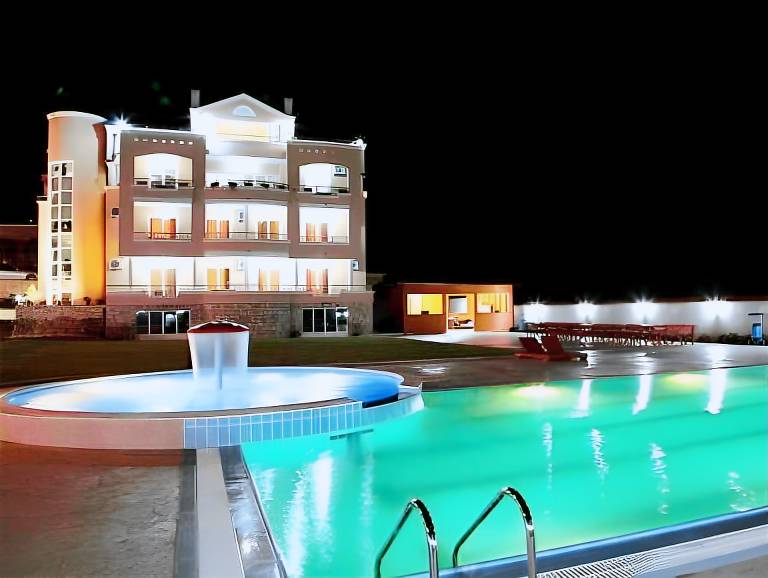 Pleasant serviced apartment with yard, terrace & pool | Pet-friendly — photo 3