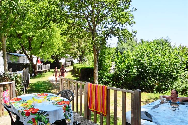 Mobile home with barbecue, garden & patio | Pets allowed — photo 3