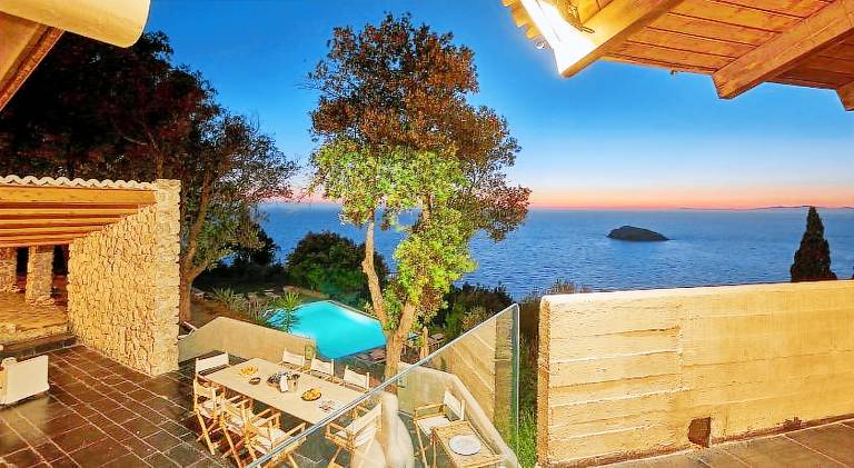 Ample villa with private pool, garden & grill | Pet-friendly — photo 4