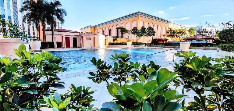 Apartment with yard & pool | Suitable for remote work | Pets allowed — photo 4