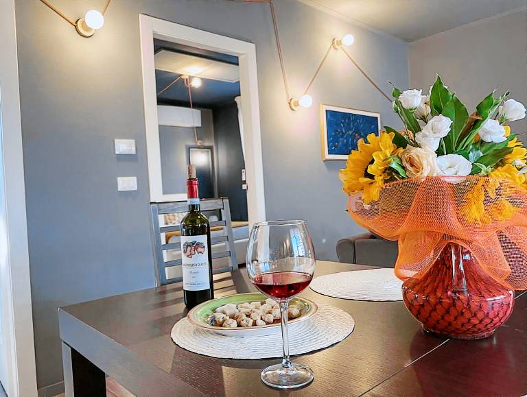Charming hostel with yard & patio | Pets are welcome — photo 3