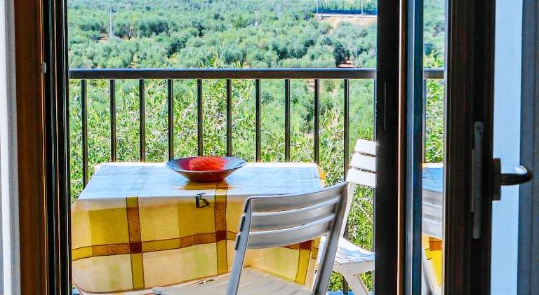 Vacation home with grill & yard — photo 3
