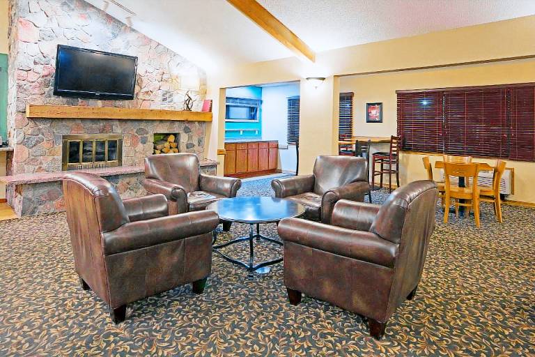 AmericInn by Wyndham Fargo West Acres — photo 4