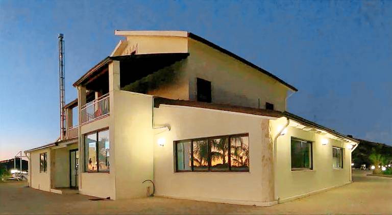 Farm with terrace, pool & yard | Pets allowed — photo 3