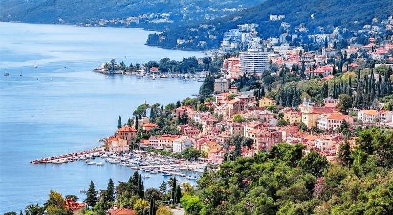 Apartments Matacin with Sea View in Opatija