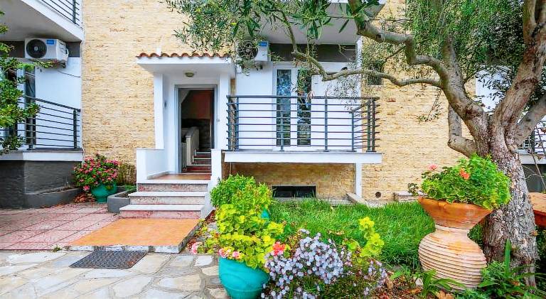 Serviced apartment with garden & patio | Beach nearby | Pet-friendly — photo 4