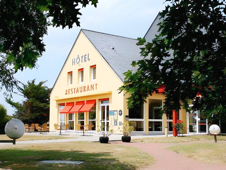 Logis Hotel De La Loire Ancenis - Restaurant Les Bateliers in Cholet
