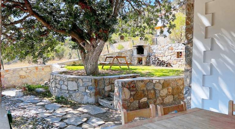Fully equipped vacation home with barbeque, yard & terrace | Perfect for remote work | Dogs allowed — photo 5