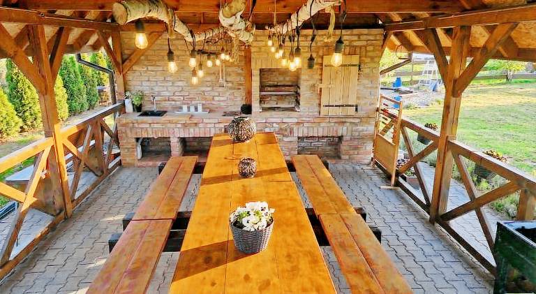 Lodge with garden, patio & barbecue — photo 2