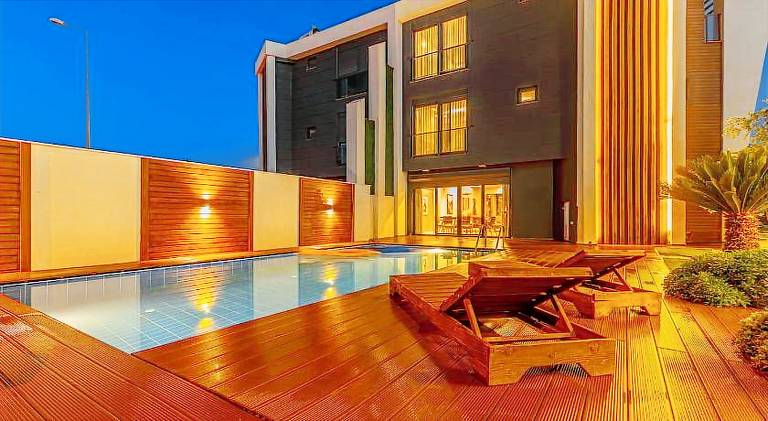 Villa with grill, patio & private pool — photo 3