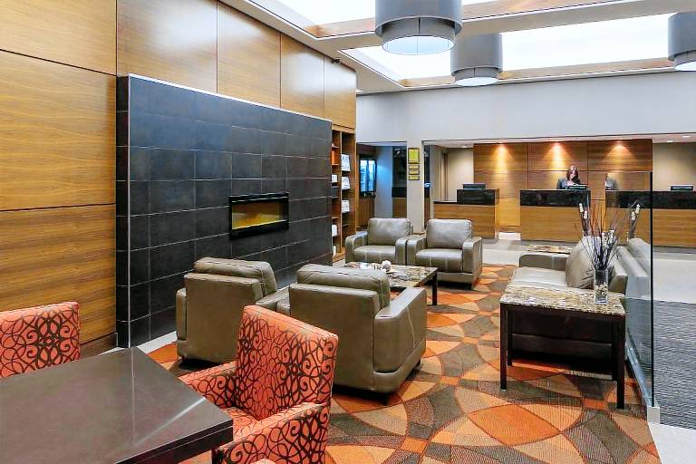 Radisson Hotel & Suites Fort McMurray — photo 3