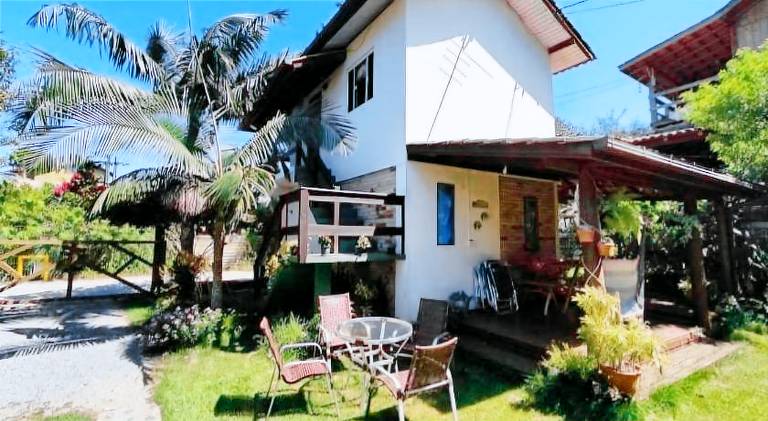 Vacation home with grill & yard — photo 4