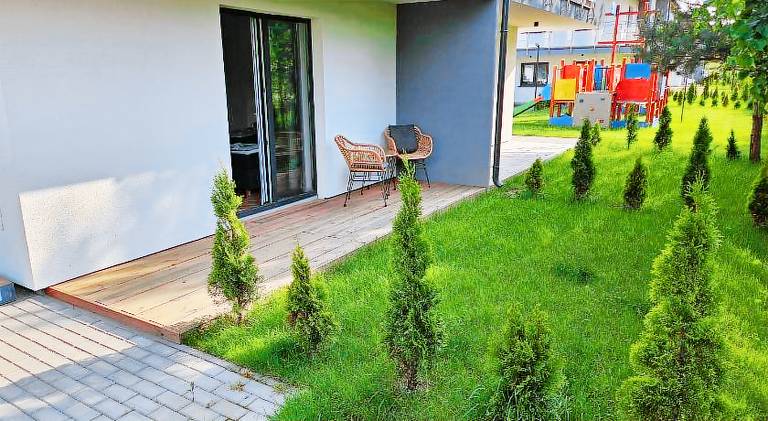 Holiday apartment with terrace & yard — photo 4