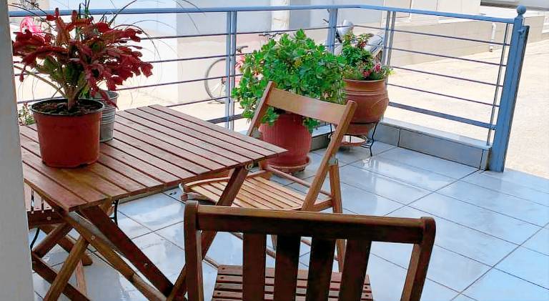 Rental apartment with patio — photo 3