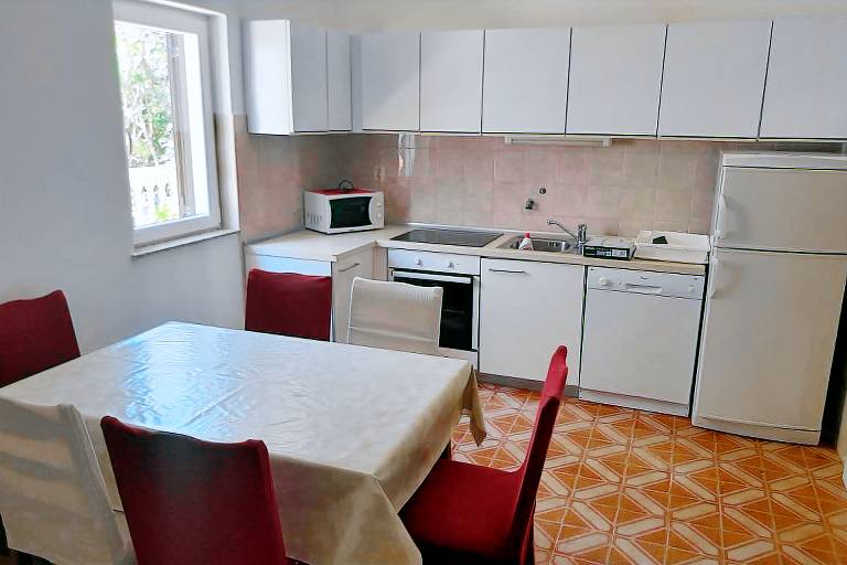 Fully equipped holiday apartment with yard, grill & terrace | Sea view | Next to the beach | Dogs allowed — photo 4