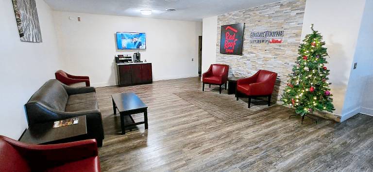 HomeTowne Studios LaGrange — photo 3