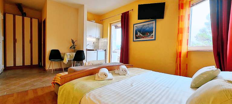 Apartment with pool & patio | Sea view — photo 4