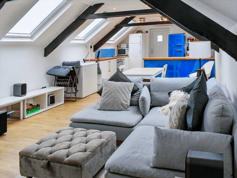 The Coach House UK49601