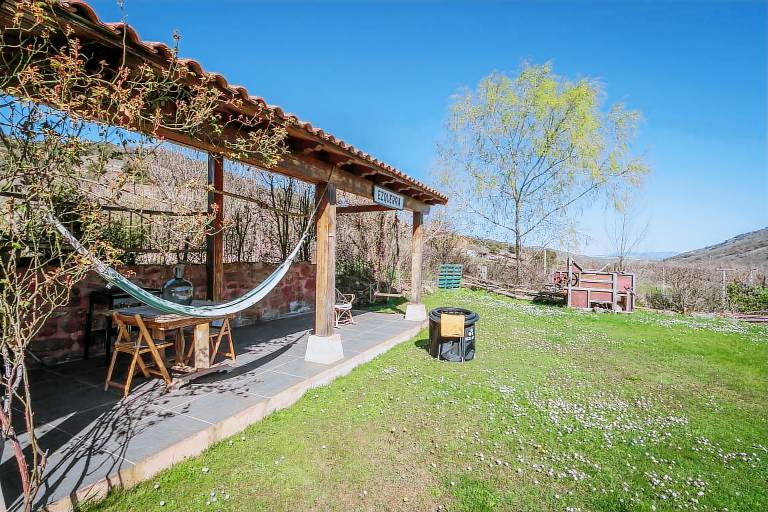 Family-friendly charming house with garden, pool & jacuzzi | Mountain view | Suitable for remote work | Pet-friendly — photo 5