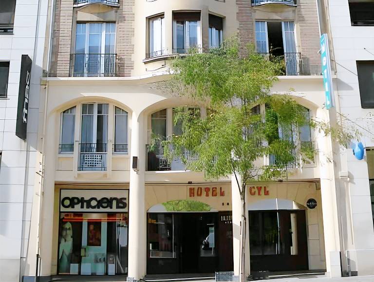 Hotel Cecyl Reims Centre in Tinqueux