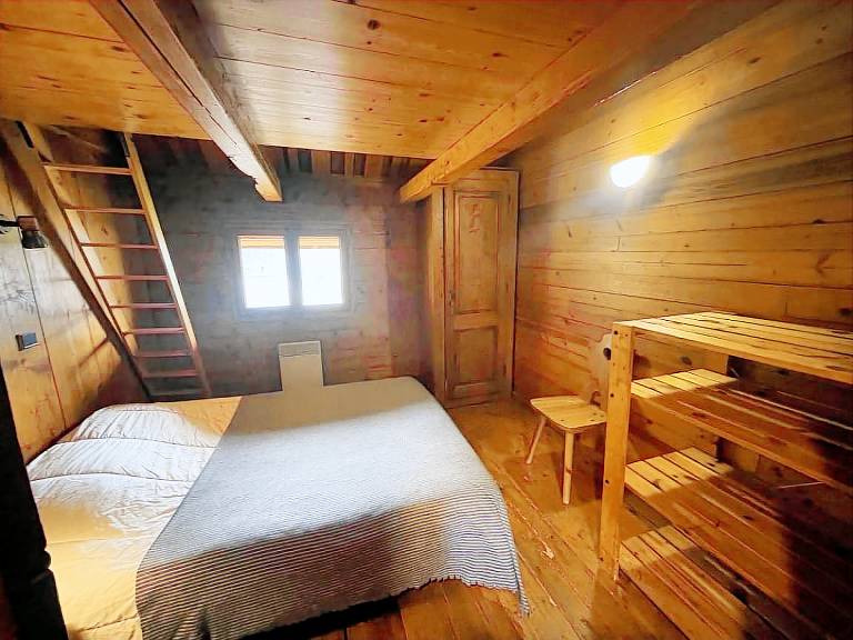 Chalet with garden — photo 5