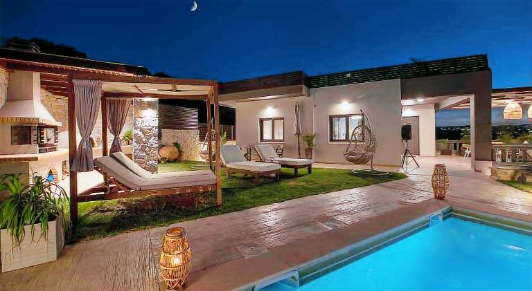 Villa with pool & jacuzzi | Pets allowed — photo 3