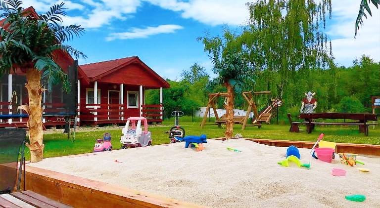 Lodge with garden, terrace & grill | Pets are welcome — photo 4